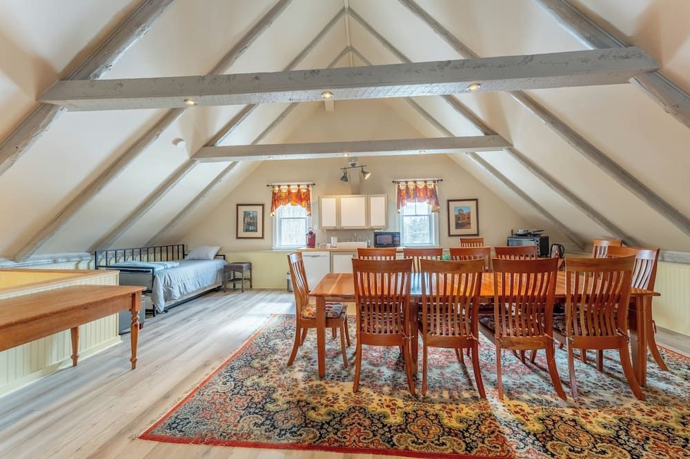 Dominion Hill Country Inn