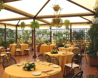 Hotel Pineta Palace - רומא - מסעדה