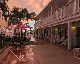 Lorelei Resort Motel - Treasure Island - Veranda