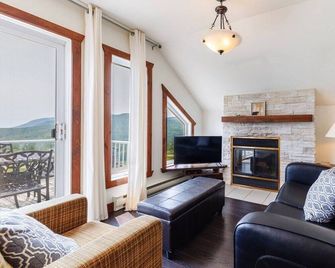 Condo 14H: Panoramic Views & River Terrace - L'Isle-aux-Coudres - Obývací pokoj