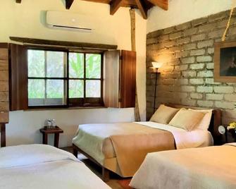 Hotel Hacienda San Lucas - Copan Ruinas - Bedroom