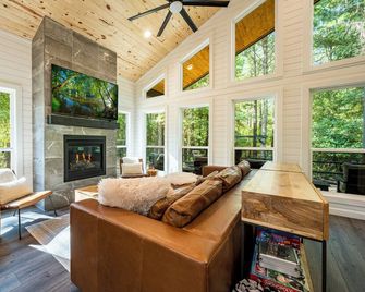 Luxury Family/Couple's Cabin/Outdoor Movie/Arcade/Hot Tub/Hammocks/Play Set - Broken Bow - Huiskamer