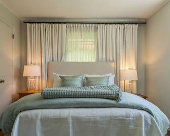 Two Bedroom Cottage Close To Town - Sharon - Schlafzimmer