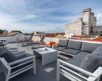 Leevin Stay Guesthouse - Faro - Balcon