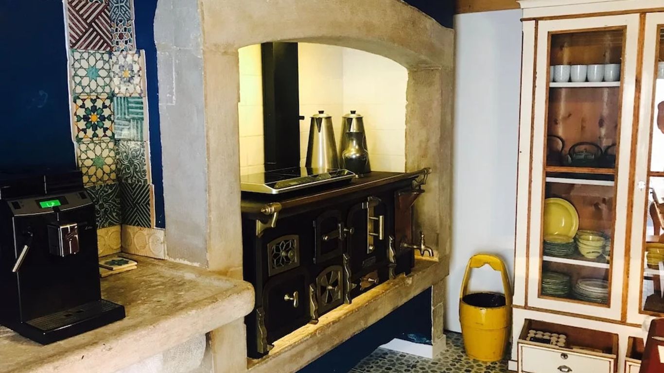 Luxa Charmhouse Hotel