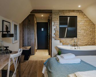 Wild Thyme & Honey - Cirencester - Bedroom