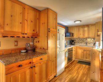 Saddleback Lake Lodge 20 | Close to Saddleback - Rangeley - Kitchen