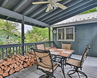 6 Mi to Grandfather Mountain Park Cottage with Deck - Newland - Balcón