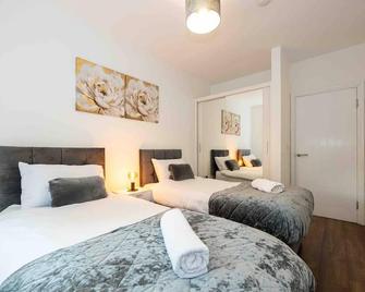 Vibrant 2br Apartment In Chorlton, Free Parking - Manchester - Schlafzimmer