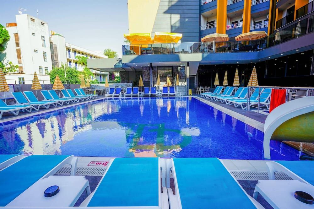 Arsi Hotel - אלניה - בריכה