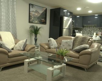 Entire guest suite 2 Bedroom, Private Entrance - Beaumont - Salon