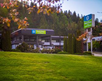 SureStay Hotel by Best Western Castlegar - Castlegar - Building