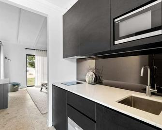 Chambr\xE9 Estate Suite 5 - experience elegant luxury - Rivière Margaret - Cuisine