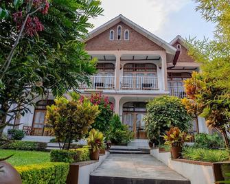 Ubumwe Hotel - Gisenyi - Building