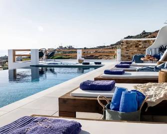 Naxos Skyline Luxury Villas - Naxos - Pool