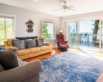 Awesome Lake Michigan Cottage! - Norton Shores - Sala de estar