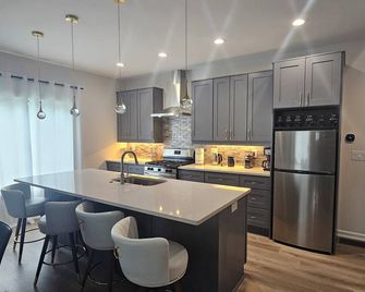 3-Story Tumlin home near GA Tech - Atlanta - Kitchen