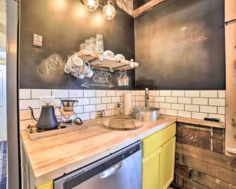 Chic Sturgeon Bay Escape - Walk to Downtown and Bay! - Sturgeon Bay - Cocina