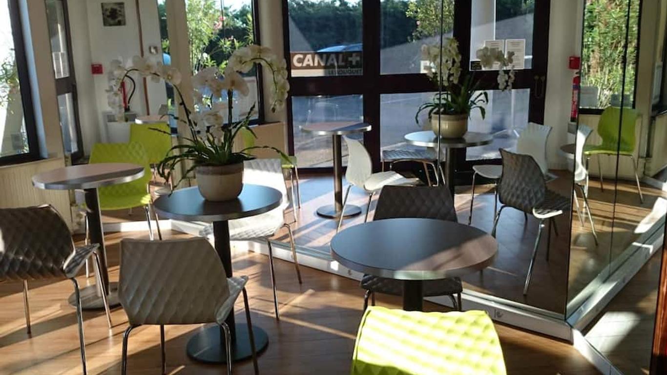 إيهٓ ٓند د فيليج ليون إست سانت بريست ٔوريكسبو