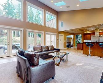 Luxurious tropical home with private hot tub atrium, theater & pond - Sequim - Lobby