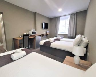 New County Hotel - Gloucester - Schlafzimmer