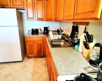 Steps To The Ocean - Queens - Cocina