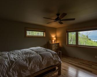 Incredible Views Of The Kenai River And Mountains, Home Sits On 5 Private Acres! - Cooper Landing - Bedroom