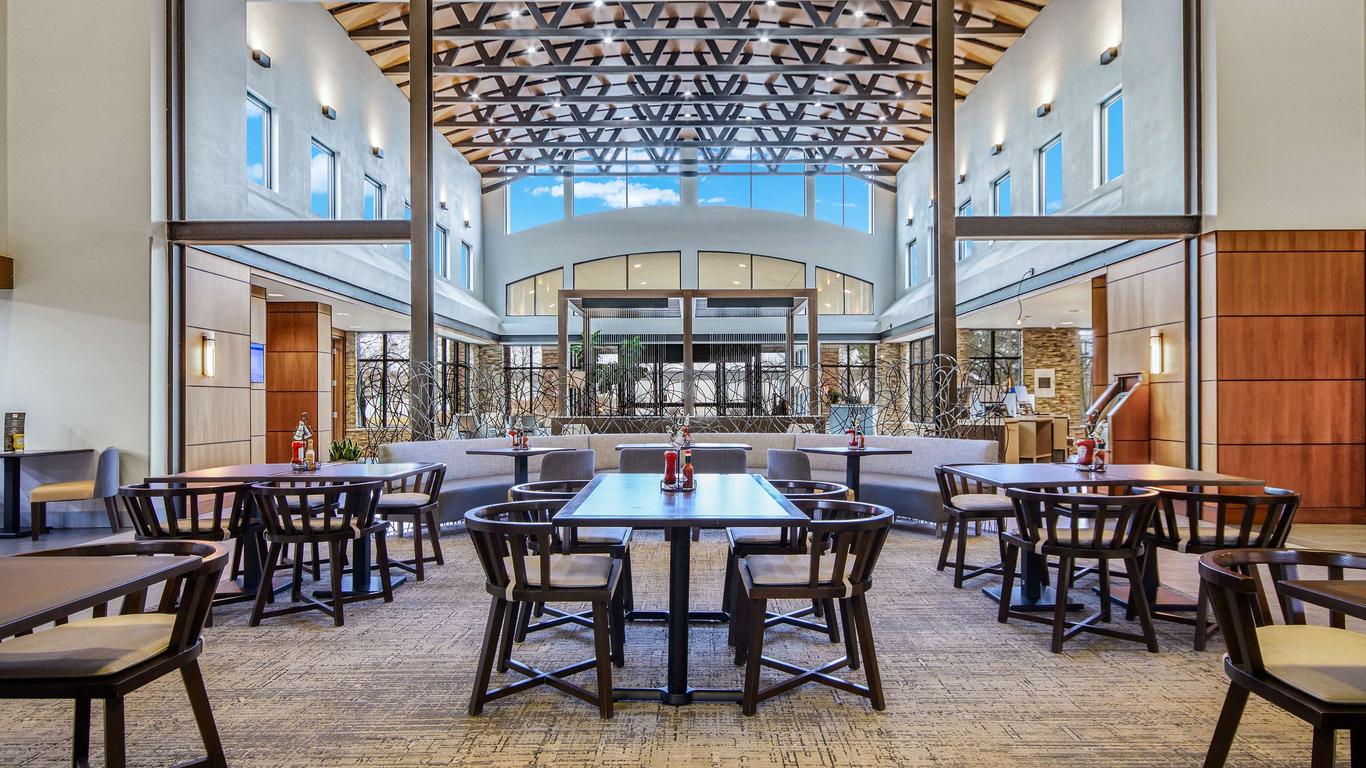 Embassy Suites by Hilton Detroit Metro Airport