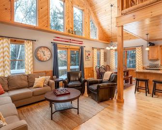 Will View Ski Chalet | 3 Bed, 3 Bath - Newry - Sala de estar
