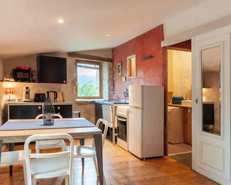 Holiday Home 'L'Atelier' with Shared Pool, Private Garden and Wi-Fi - Saint-Martin-sur-Lavezon - Kitchen