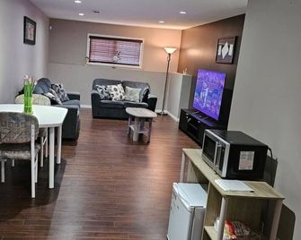 Peaceful Condo Basement. - Brandon