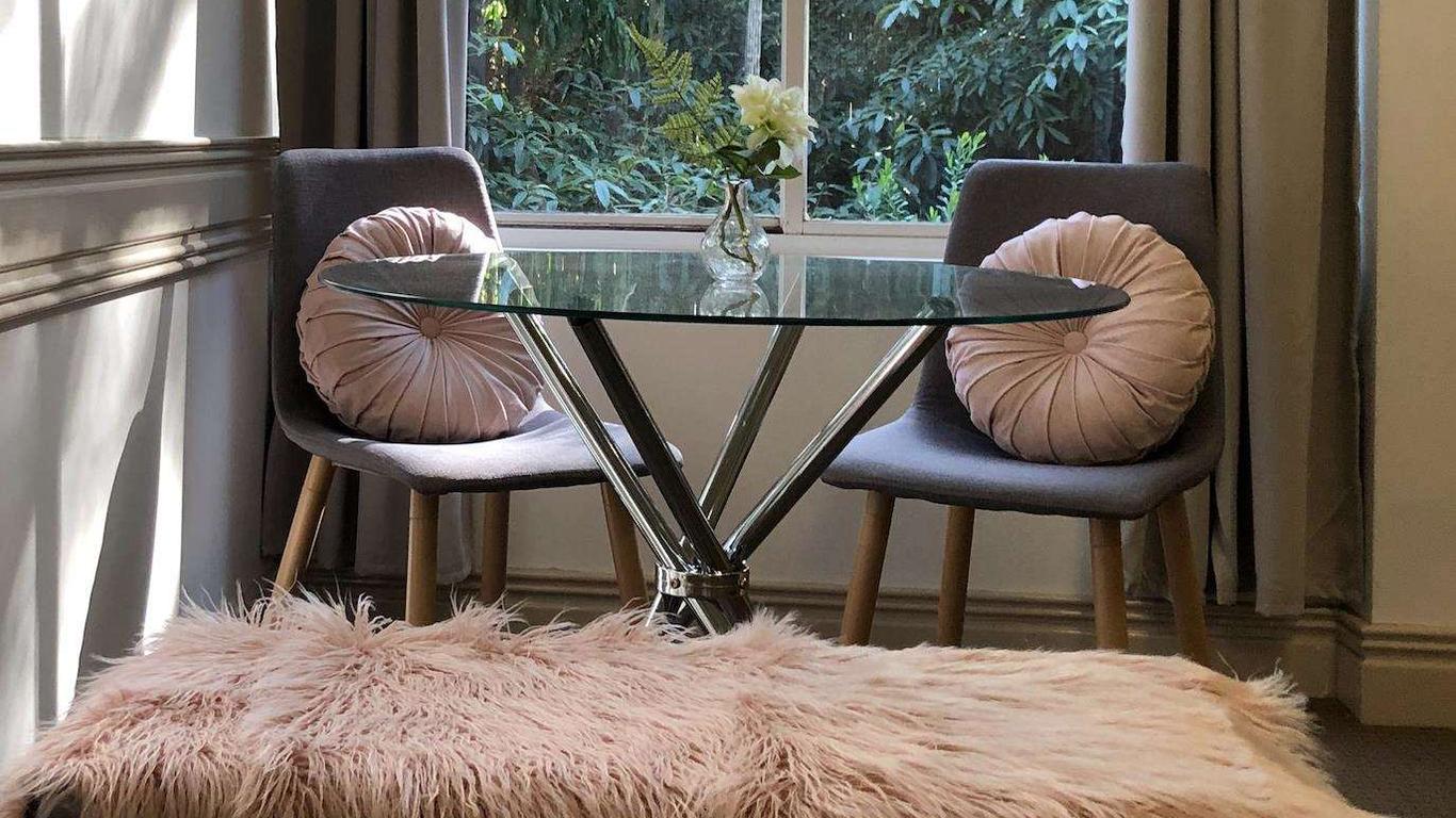 Beaumont Kew Apartments