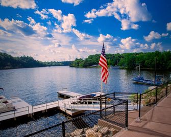 Natura Vue Resort & Boathouse - Wisconsin Dells