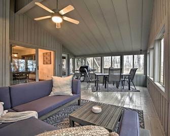 Mountaintop Wintergreen Resort Home w/ Deck, Views - Roseland - Sala de estar