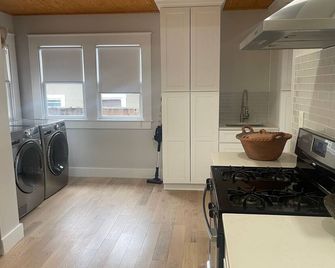 A guest favorite! Charming 2-bedroom house- stylish comfort in a great area - سان انطونيو - مطبخ