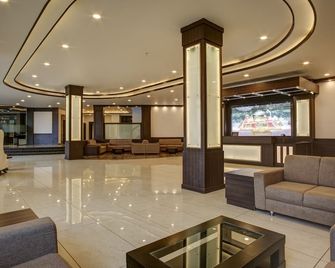 Hotel The Royal Krishna - קטרה - לובי