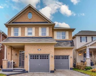 Hidden Gem: Spacious Basement - Milton - Budova