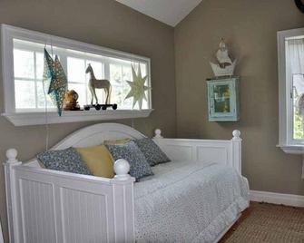 Luxury Oceanside Vacation Home - Kodiak - Bedroom