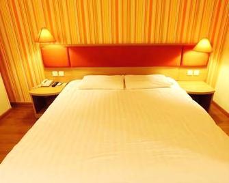 Home Inn - Qingdao - Habitación