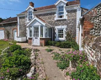 Shepherd Cottage - West Runton - Building