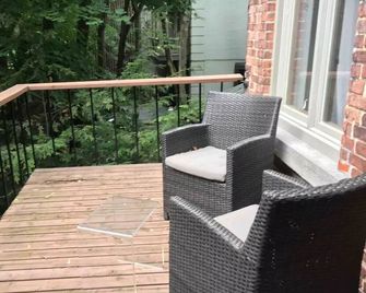 Charming 3BD heritage home in prestigious Westmount - Westmount - Balcón