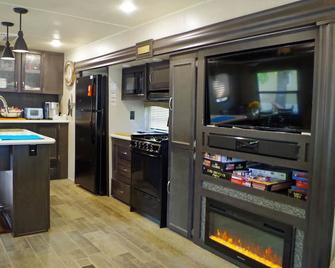 300 feet from Payette river - Cascade - Kitchen