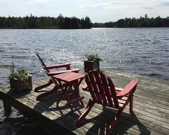 Camp Pinecone--Waterfront Home on Upper Saranac Lake - Saranac Lake - Binnenhof