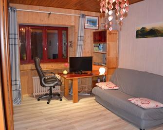 independent studio in house in the countryside - Billom - Sala de estar