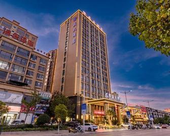 Longsheng Hotel - Qujing - Building
