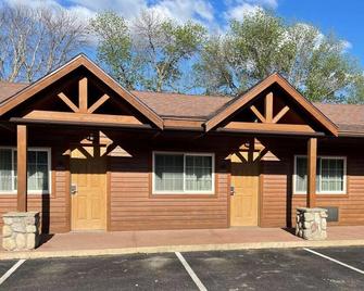 Crossroads Hotel and Event Center - Fort Dodge - Rakennus