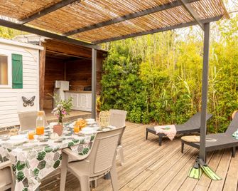 L'eucalyptus, Mobil-Home Avec Exterieur - Hyères - Innenhof