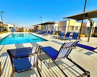 2-bedroom condo in NW Las Vegas with great views. Near great shopping & Red Rock - Las Vegas - Pool