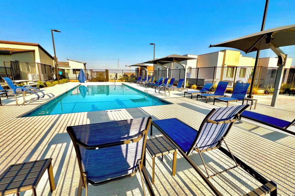 2-bedroom condo in NW Las Vegas with great views. Near great shopping & Red Rock - לאס וגאס - בריכה