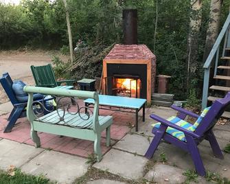 Dragonfly Tiny House - Regina Beach, Saskatchewan - Regina Beach - Patio